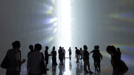 Dievs ir mūsu vidū