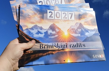 Kristīgo kalendāru izdalīšana