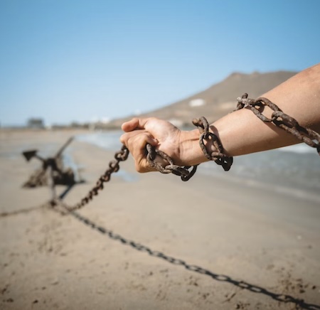 Par metāla ķēdēm un to radītajām ciešanām